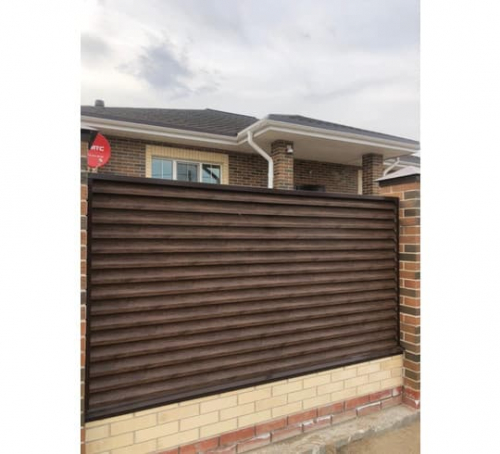 Забор жалюзи Printech под дерево односторонний окрас ( без сборки), расстояние между ламелями 84 мм